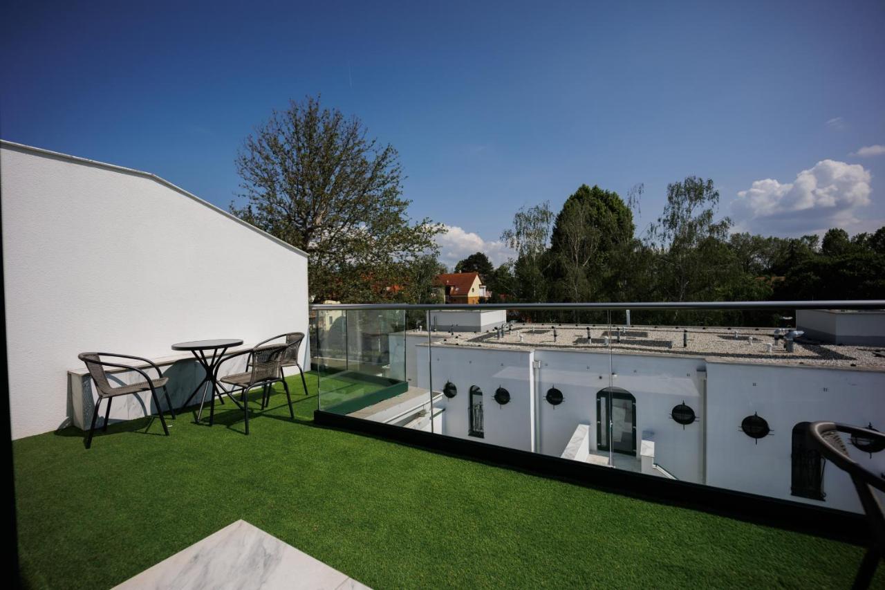 שיופוק Villa Bauhaus Wellness Apartments 207 - Petiteplage מראה חיצוני תמונה