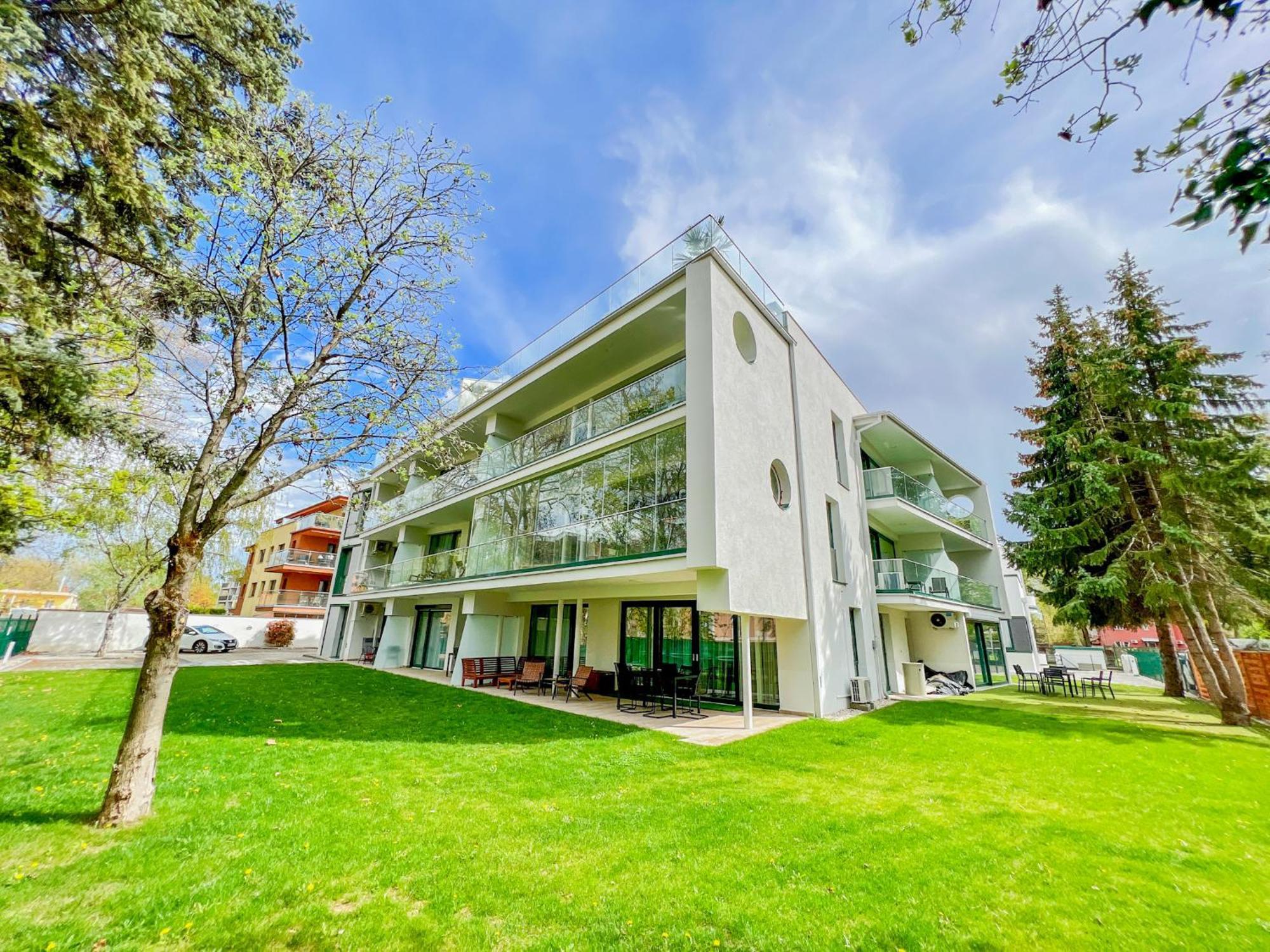 שיופוק Villa Bauhaus Wellness Apartments 207 - Petiteplage מראה חיצוני תמונה